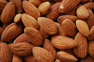 are almonds paleo
